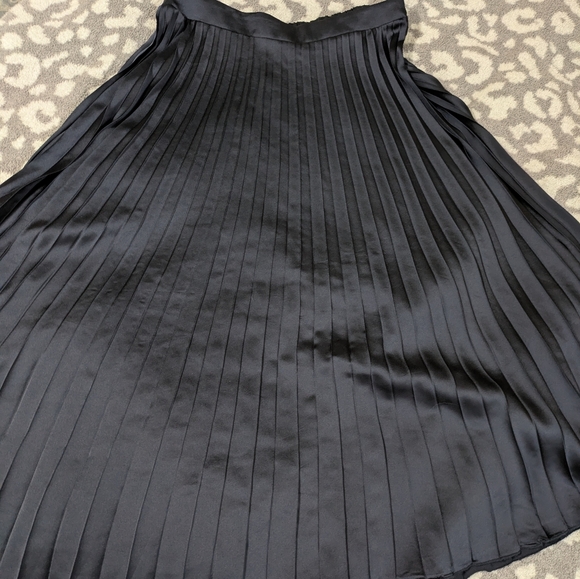 Suzy Shier Dresses & Skirts - Suzy Shier Black A-Line Pleated Skirt